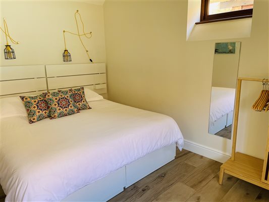 Twin bedroom with super king bed